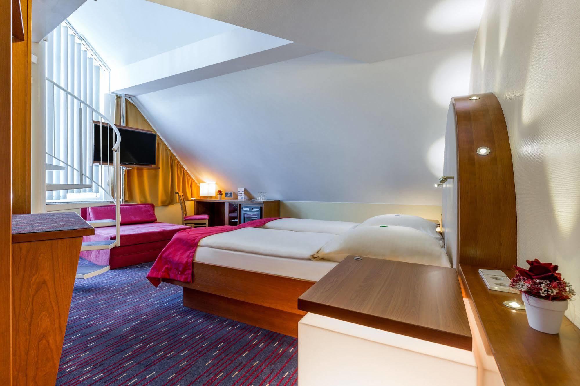 Hotel Am Schillerpark Esslingen am Neckar Kültér fotó